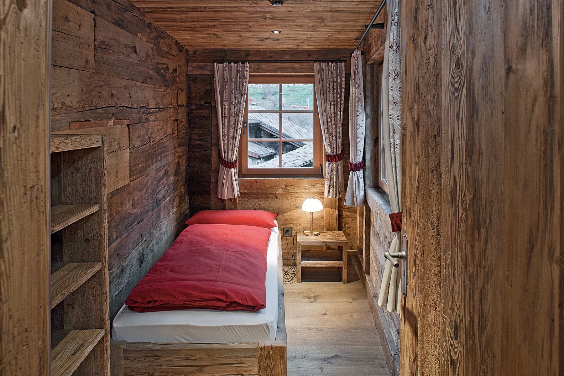 Wohnhaus Goms – Schlafzimmer